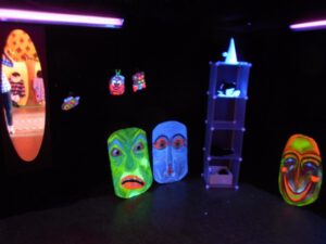 Interkulturelle Weltkinder - Kulturnacht: Experimentier- Show im Schwarzlicht @ AHA ERLEBNISmuseum für Kinder und Jugendliche e.V.